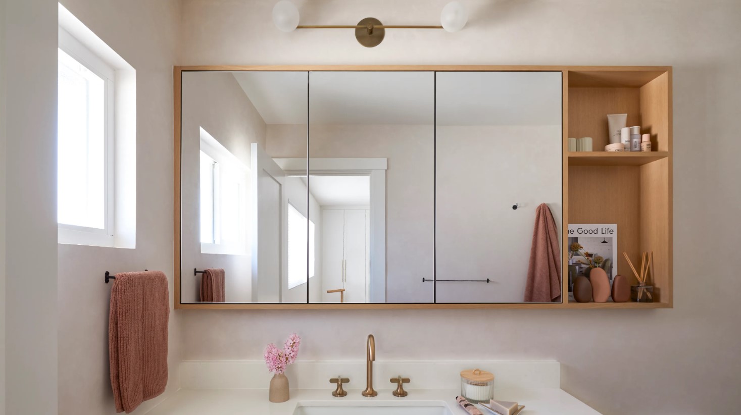 The Charm of Oval Bathroom Mirrors